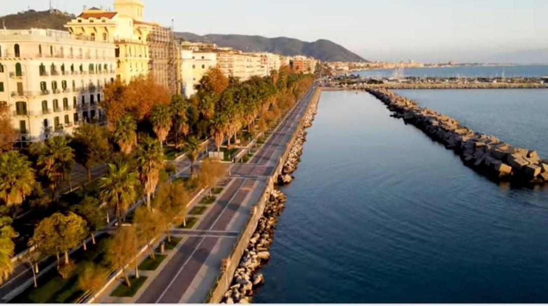 Nuova Luna Salerno Exterior foto